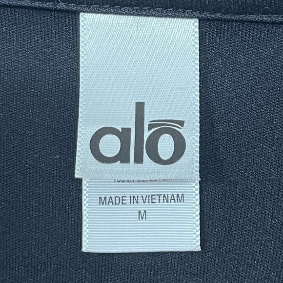 Alo Spinning black 1/4 zip pullover, size medium. - Picture 6 of 7